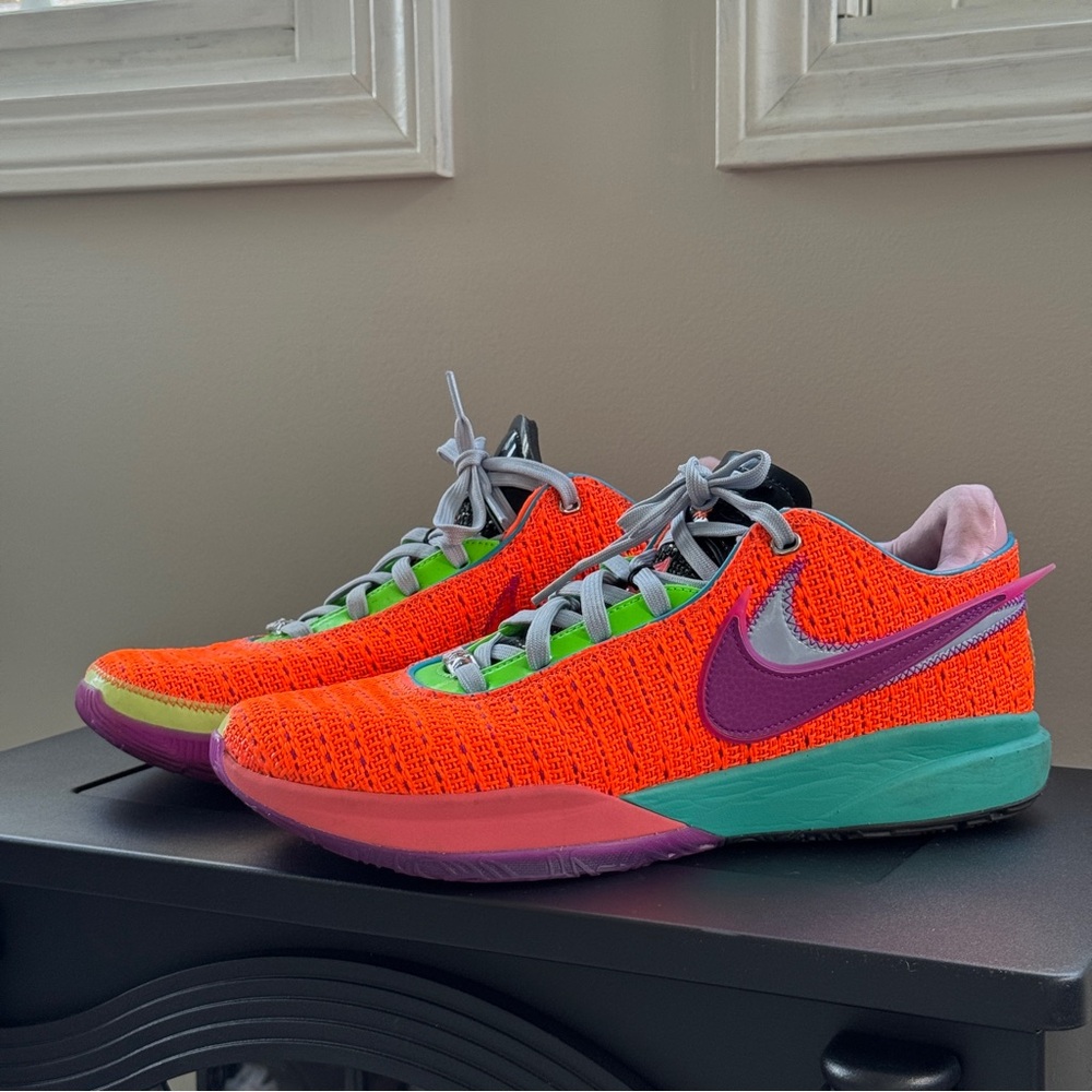 Nike Men’s LeBron XX EP 20 Chosen One Shoes Sneaker Pink Diamond Collection 11.5